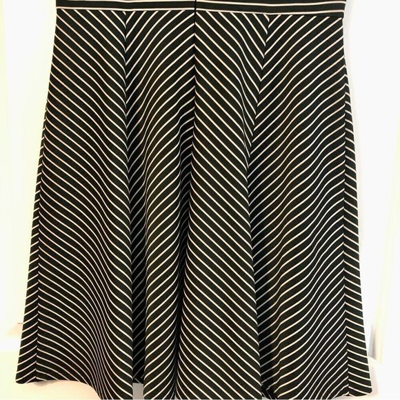 Danny and Nicole Stripped Black and White Dress Size 8 - Picture 5 of 10
